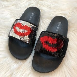 Sequin lip slides
